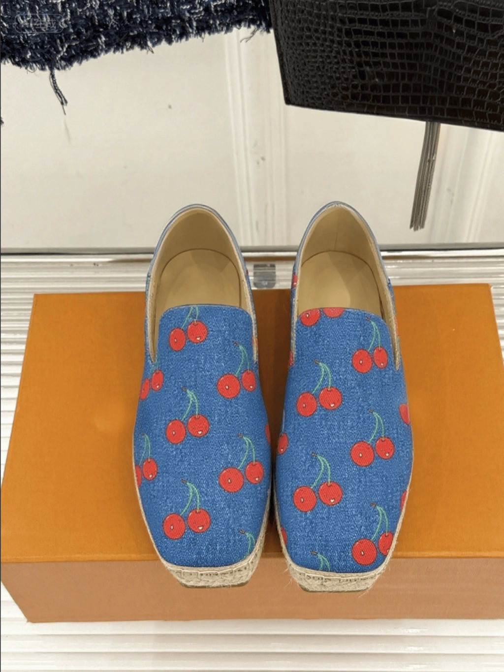 Women New Fisherman Shoes Fashion Cherry Embroidered Lambskin Handmade Twine Classic Retro Delicate Women Shoes 2025