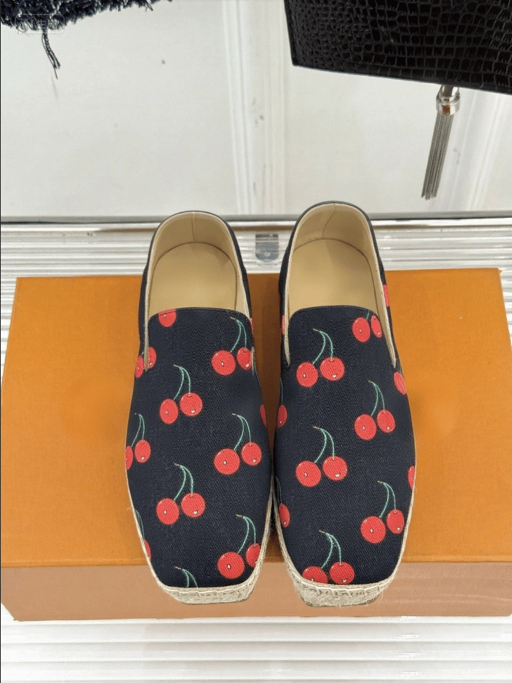 Women New Fisherman Shoes Fashion Cherry Embroidered Lambskin Handmade Twine Classic Retro Delicate Women Shoes 2025