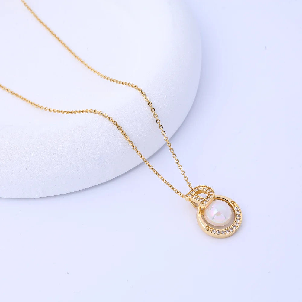 Cross border new pearl D-letter necklace for women, with a niche design and a sense of luxury. Simple, luxurious, and slightly i