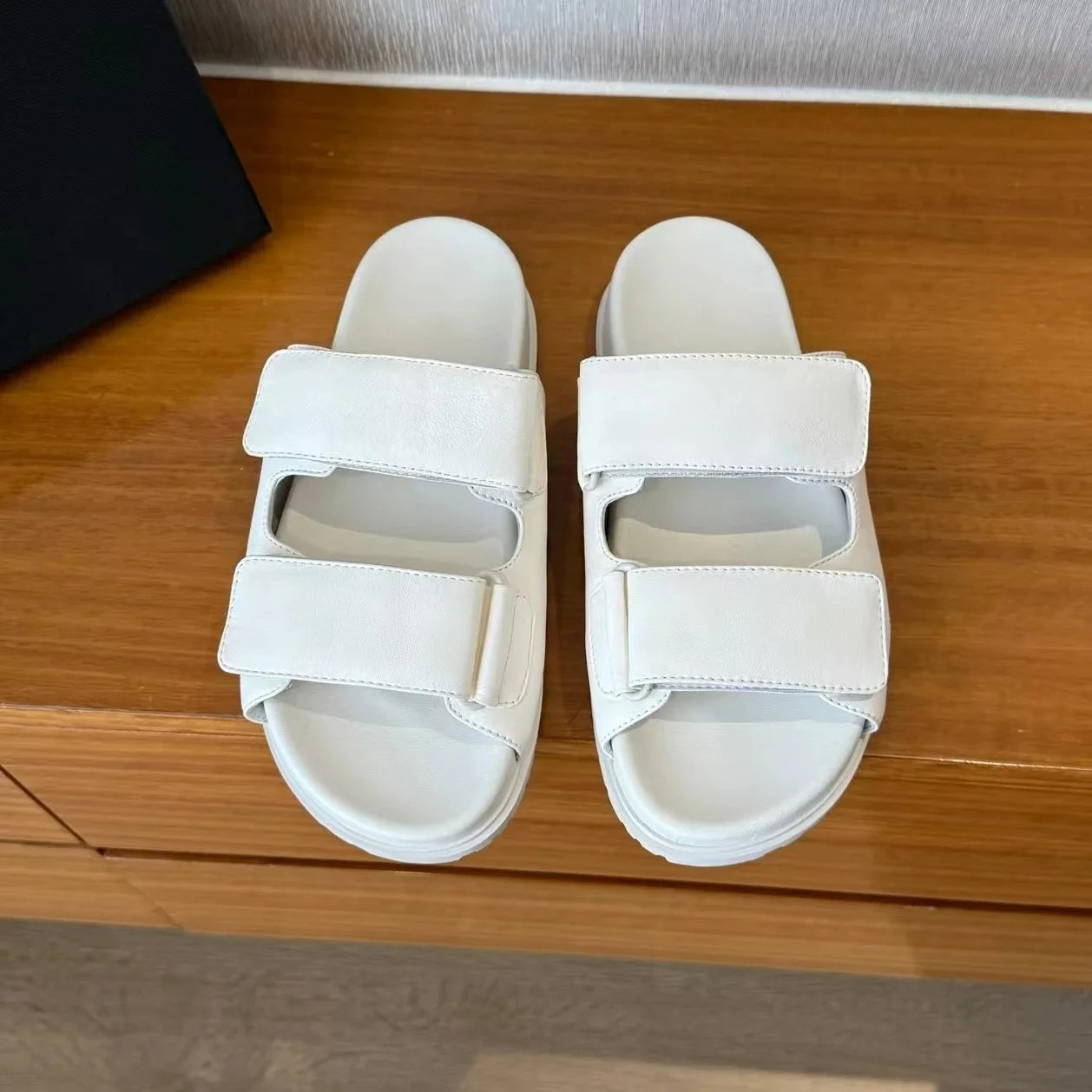 2025 New Summer Handmade Blingbling Diamond Flats Outdoor Slippets Beach Shoes For Woman Banquet Chunky Heels Zapatos De Mujer