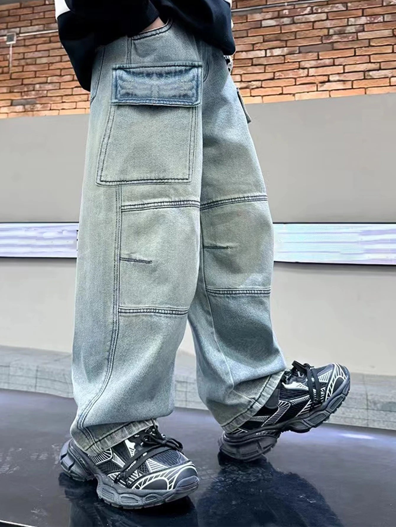 Loose-fit, wide-leg, long straight-leg jeans in washed light blue for teenage boys