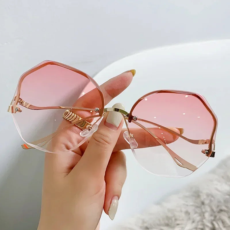 Female Ins Popular Sunglasses Luxury Frameless Ocean Lens Large Sun Glasses Goggles Fashion Travel UV400 Eyewear for Women Men