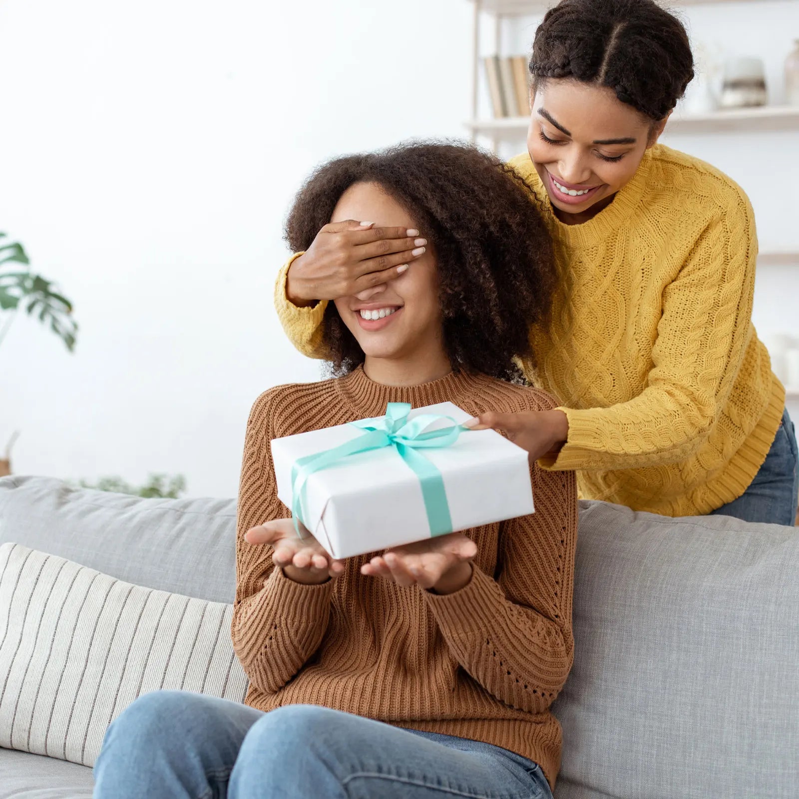 Propagation Vases with Wooden Stand, Wall Hanging Plant Vase for Hydroponics Plants Home Decor Gifts, Wood Color (3 Bulb)