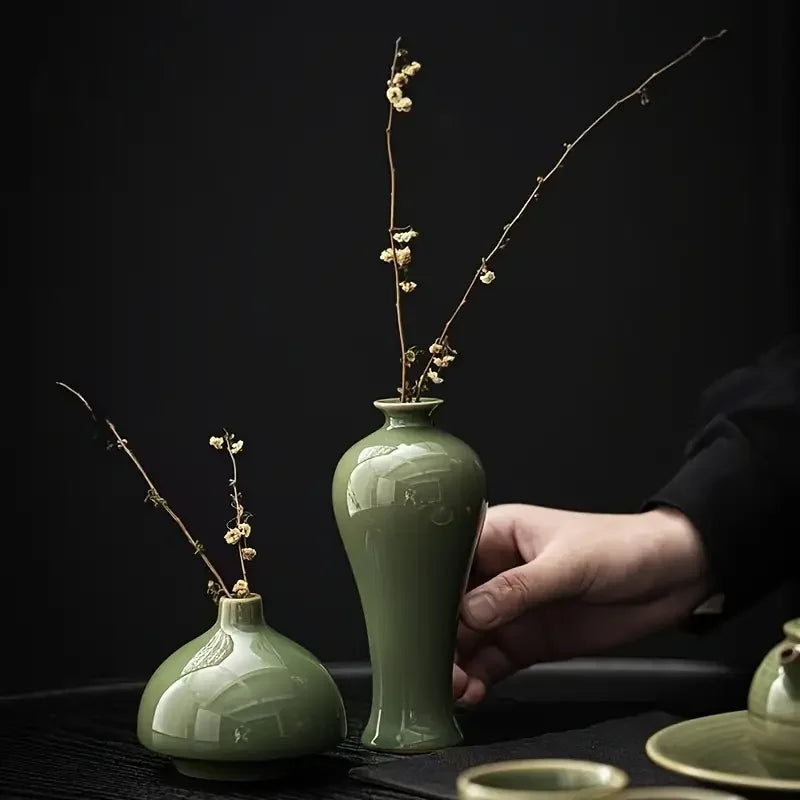 Elegant Green Ceramic Vase Ornaments Dried Flower Utensils Vintage Ceramic Vase Smooth Ceramic for Table Decor and Home Accent