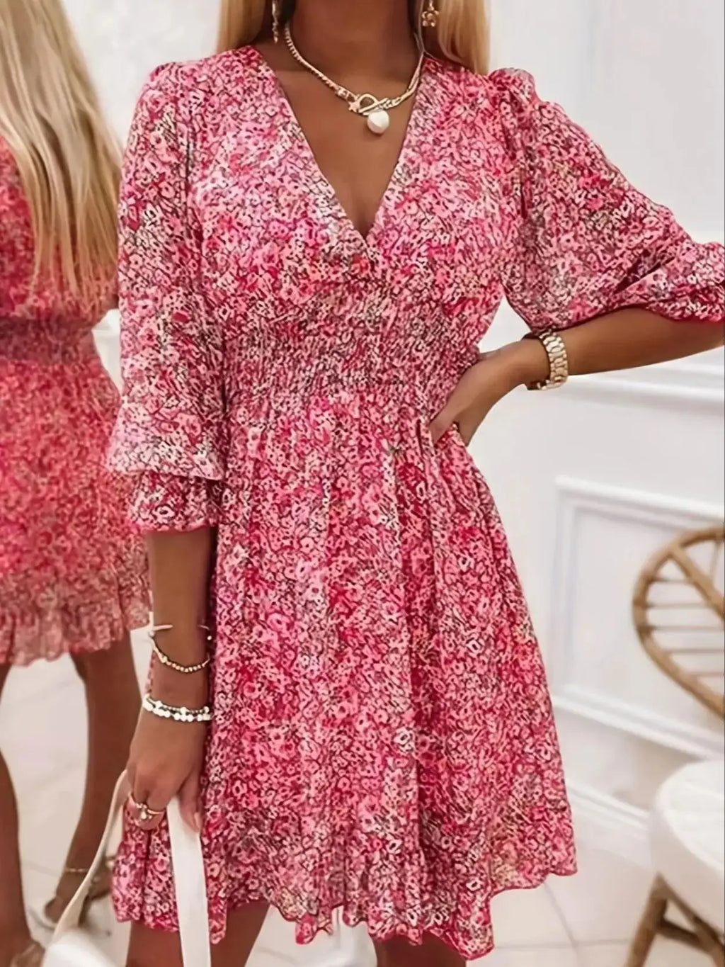 Women's small floral printed V-neck dress, elastic waist design, bohemian fashion casual dress, suitable for daily wear in sprin