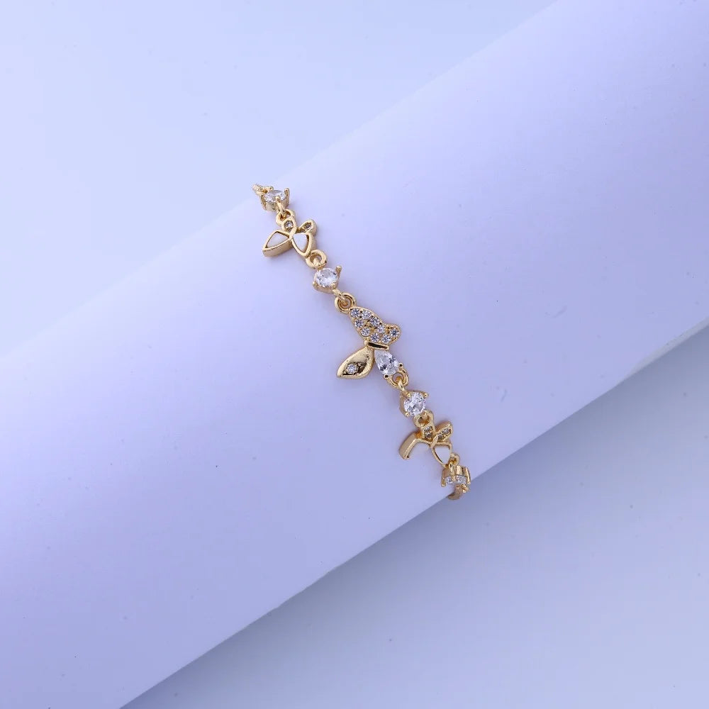 Gold lightweight luxury niche high-end design necklace, exquisite, minimalist, versatile neck chain.