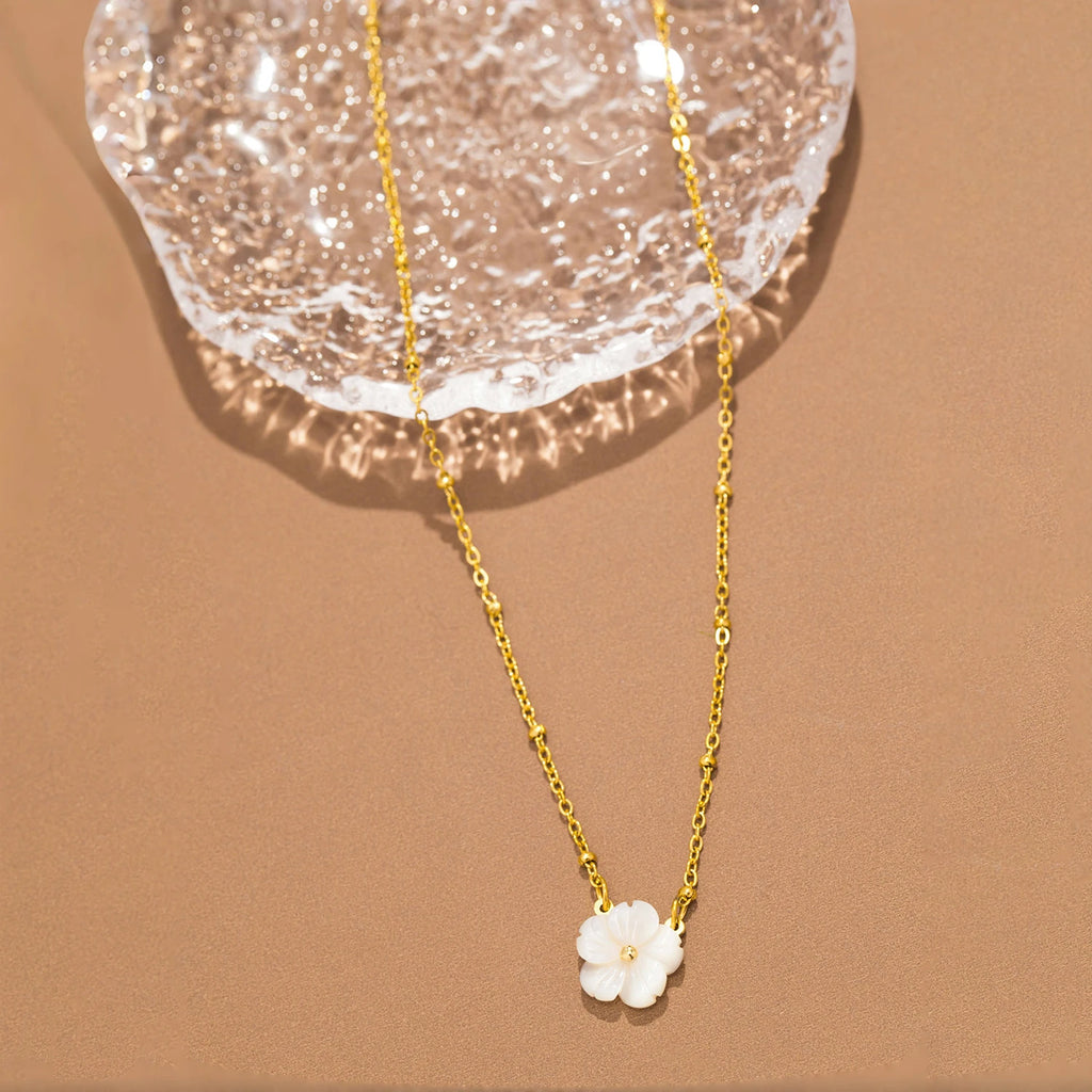 Fashion White Shell Sakura Pendant Necklace Vintage Stainless Steel Metal 2024 Exquisite Charm Flower Jewelry Gift