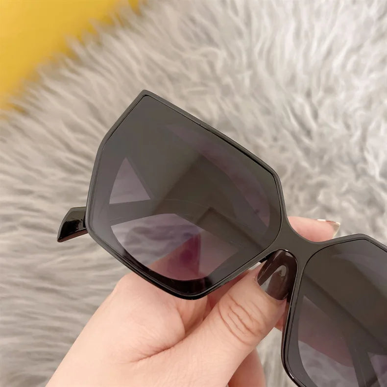 New Small Sunglasses Women Trendy Brand Sun Glasses Female Designer Vintage Eyewear Men Square Glasses UV400 Oculos De Sol