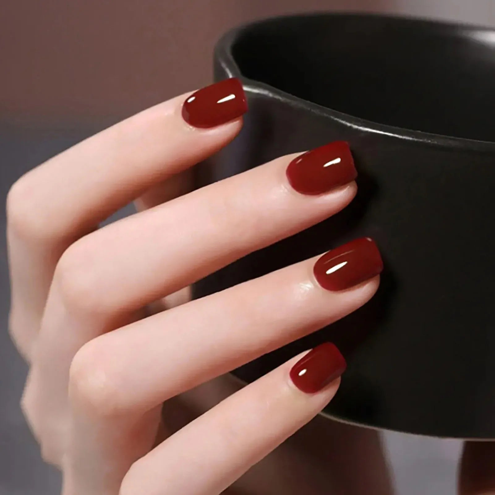 24pcs/box False Nails With Glue Mid-length Round Head Vintage Wine Red Fashion Artificial Nail Press On Fake Nail Art Decoration