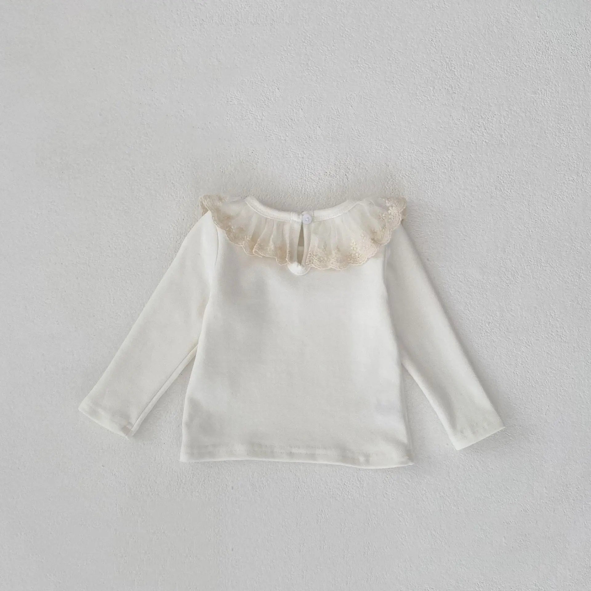 Spring and autumn new baby clothes for girls aged 0-3 years old, beautiful lace collar, long-sleeved base shirt