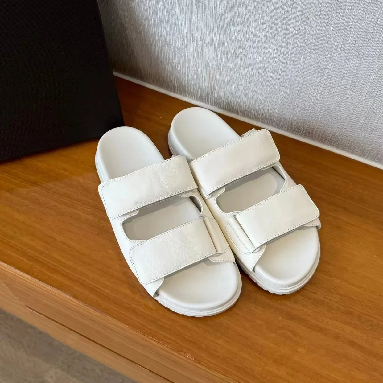 2025 New Summer Handmade Blingbling Diamond Flats Outdoor Slippets Beach Shoes For Woman Banquet Chunky Heels Zapatos De Mujer