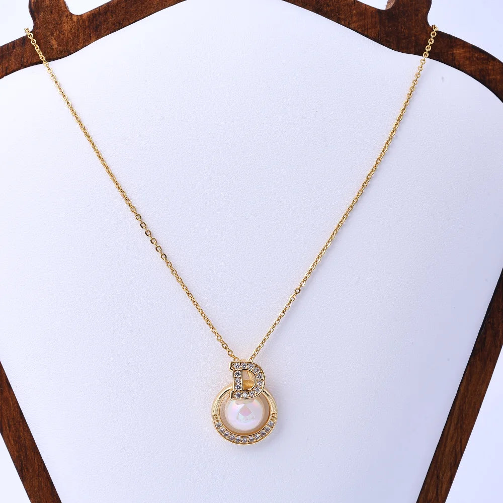 Cross border new pearl D-letter necklace for women, with a niche design and a sense of luxury. Simple, luxurious, and slightly i