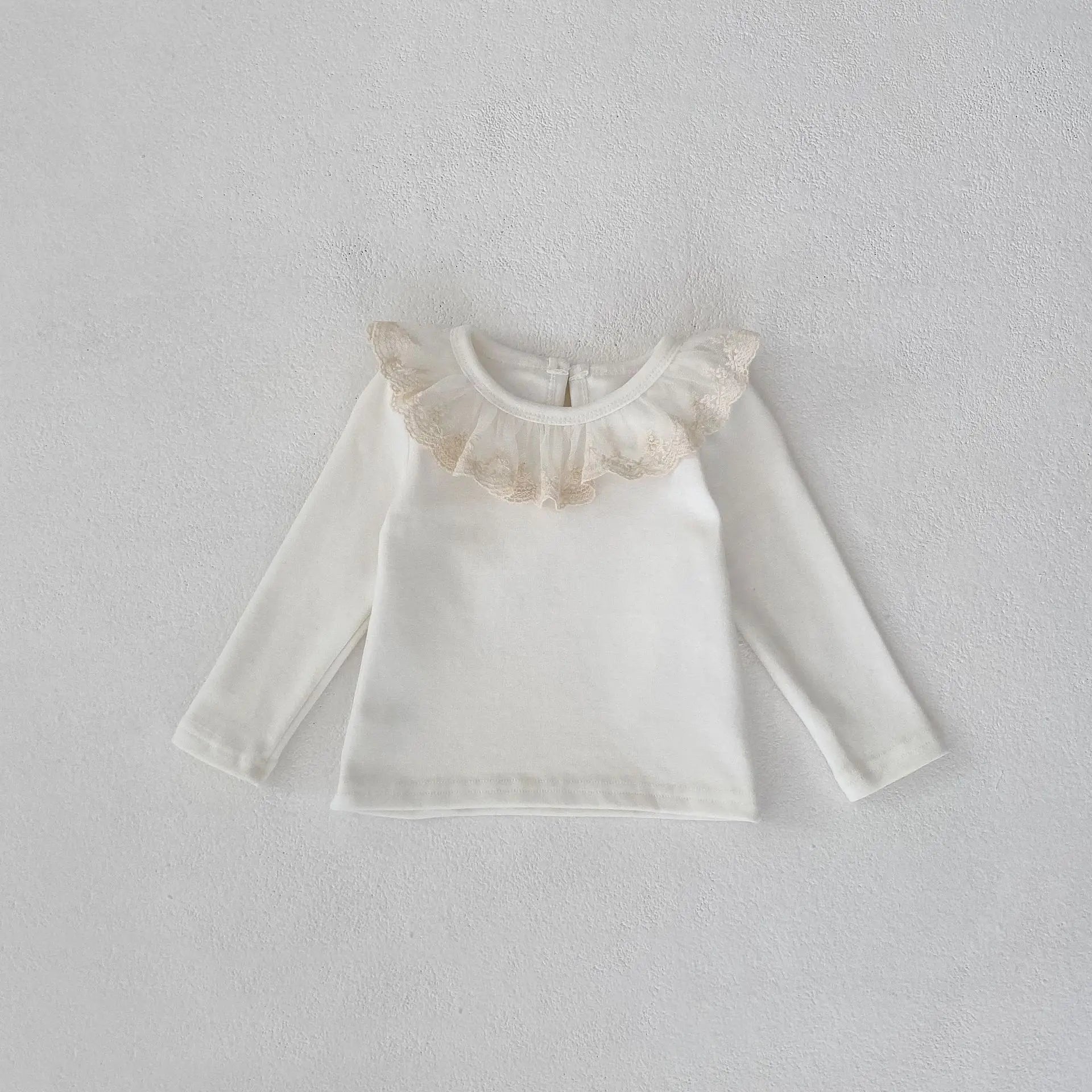 Spring and autumn new baby clothes for girls aged 0-3 years old, beautiful lace collar, long-sleeved base shirt