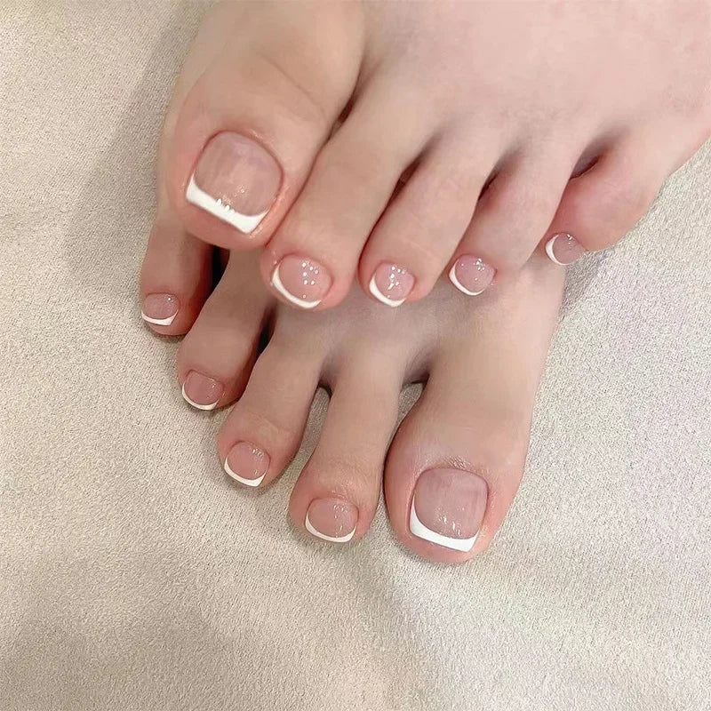 New French False Toe Nails with Heart Rhinestone Design White Edge Summer Press on Toenails Fashion Manicure Fake Toenail Patch