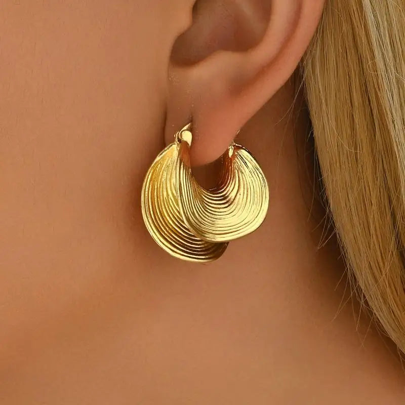 Unique Geometric Irregular Striped Large Ear Buckle Earrings for Women Creative Metal Gold Color Fan Shaped Earring Jewelry Gift