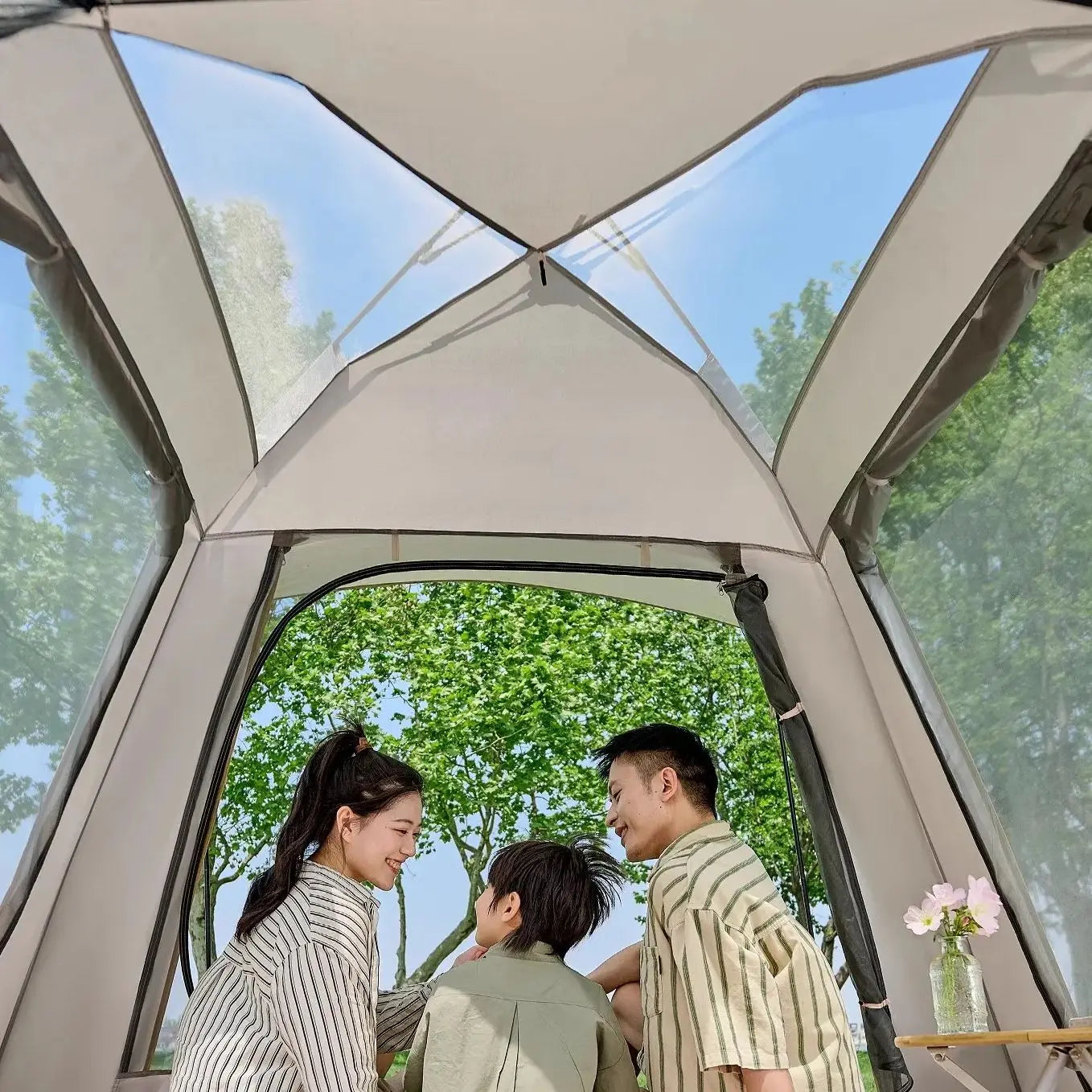 Portable outdoor tents