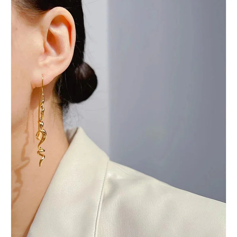 Abstract three-dimensional design earrings cool and handsome temperament fashion women exquisite retro ear hanging jewelry acces