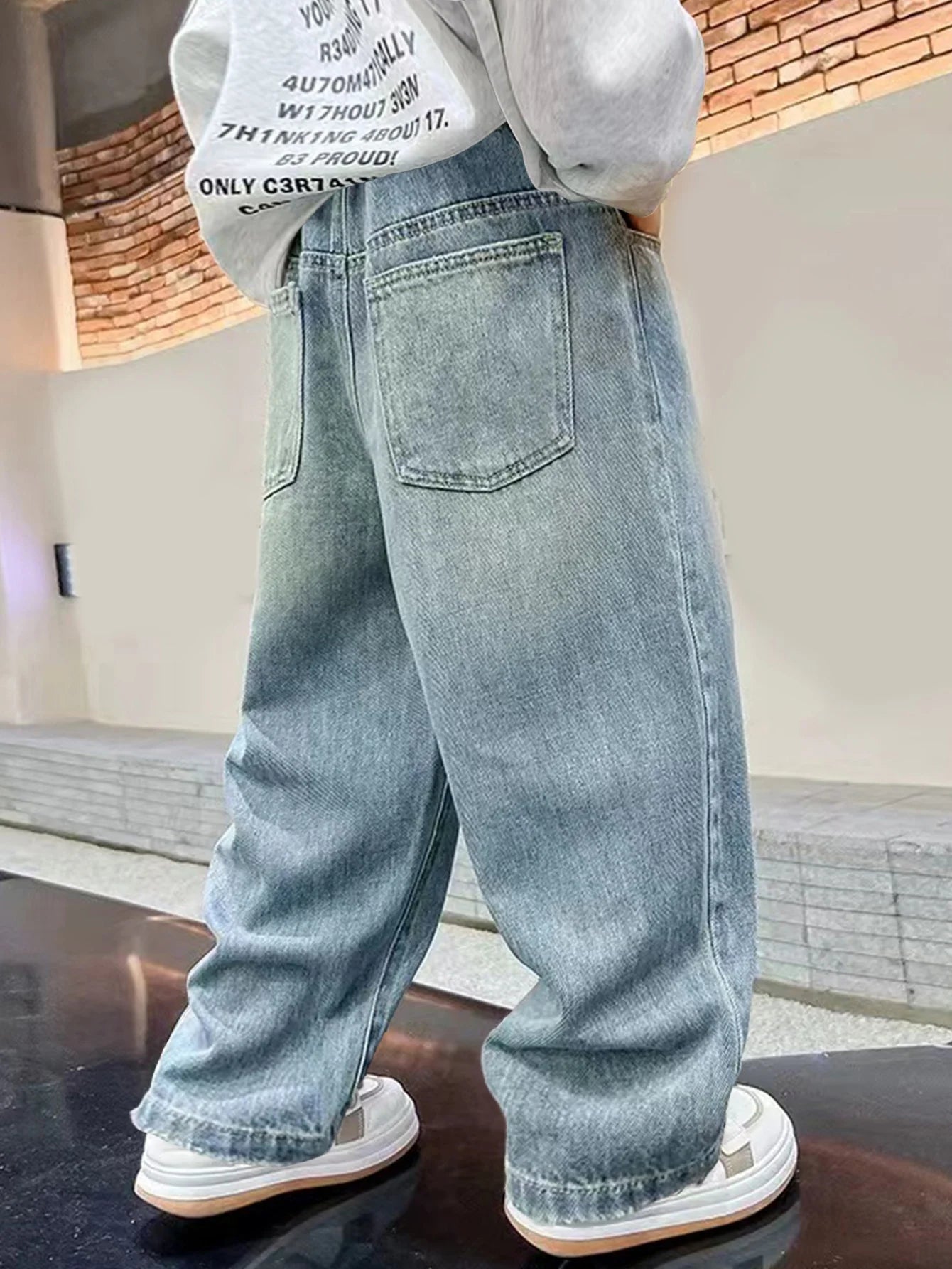 Vintage-washed loose-fit straight-leg relaxed long casual trendy jeans for teenage boy students
