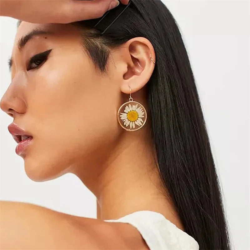 1Pair Creative White Daisy Pressed Studs Earring Boho Style Pressed Flower Earrings Vintage Fashion Ear Jewelry Party Gift