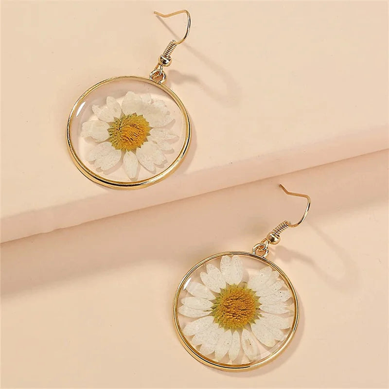 1Pair Creative White Daisy Pressed Studs Earring Boho Style Pressed Flower Earrings Vintage Fashion Ear Jewelry Party Gift