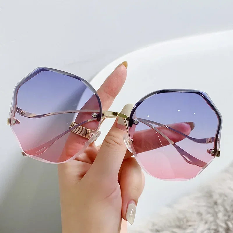 Female Ins Popular Sunglasses Luxury Frameless Ocean Lens Large Sun Glasses Goggles Fashion Travel UV400 Eyewear for Women Men