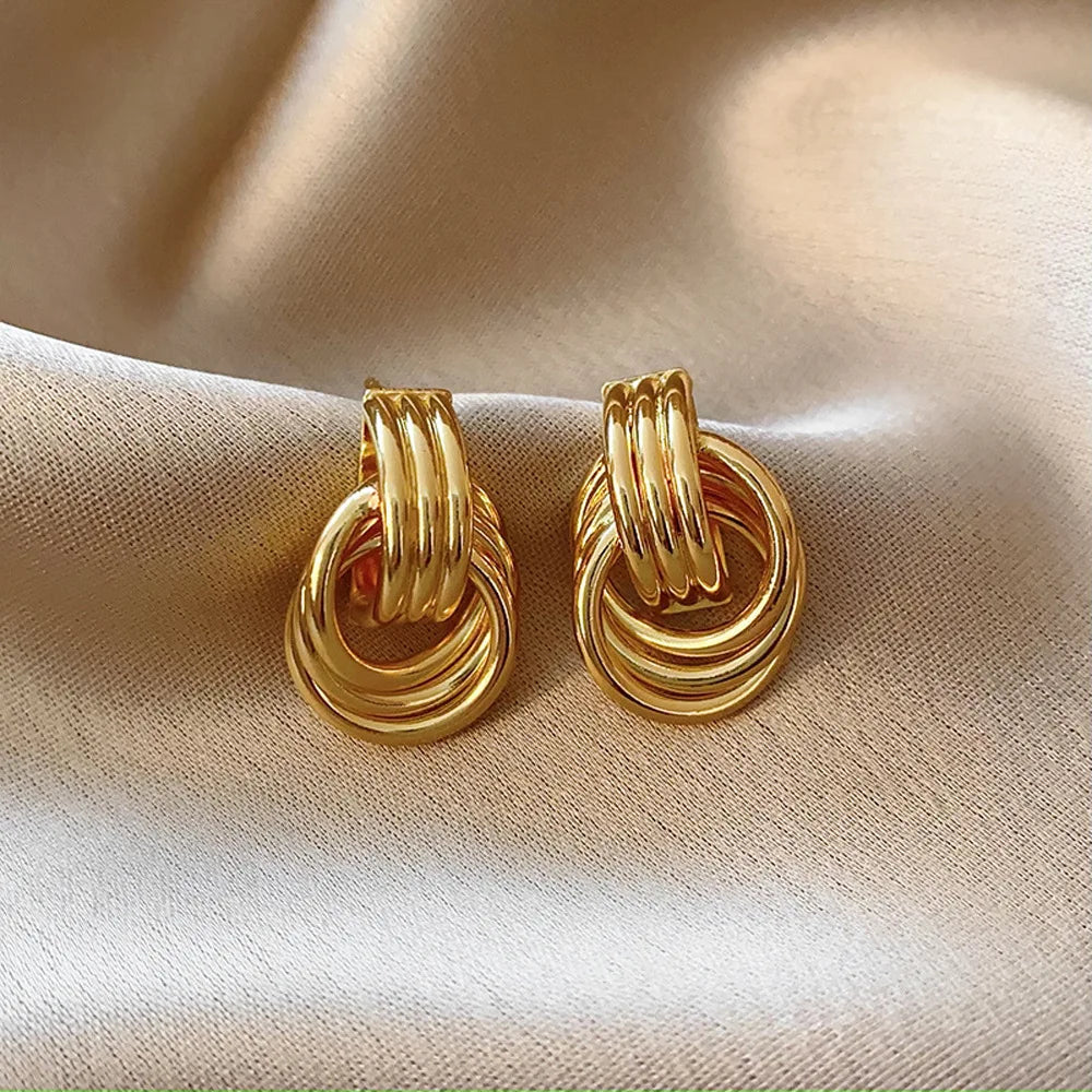 Unique Geometric Irregular Striped Large Ear Buckle Earrings for Women Creative Metal Gold Color Fan Shaped Earring Jewelry Gift