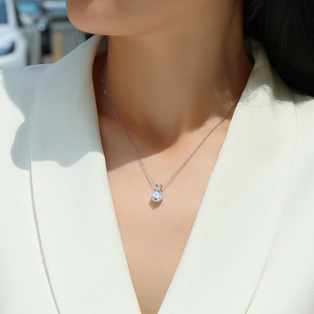 JIUZUAN Moissanite Necklace 18K Gold Plated 925 Silver Solitaire Pendant Minimalist Style Elegant Gift Comes with GRA Certificat