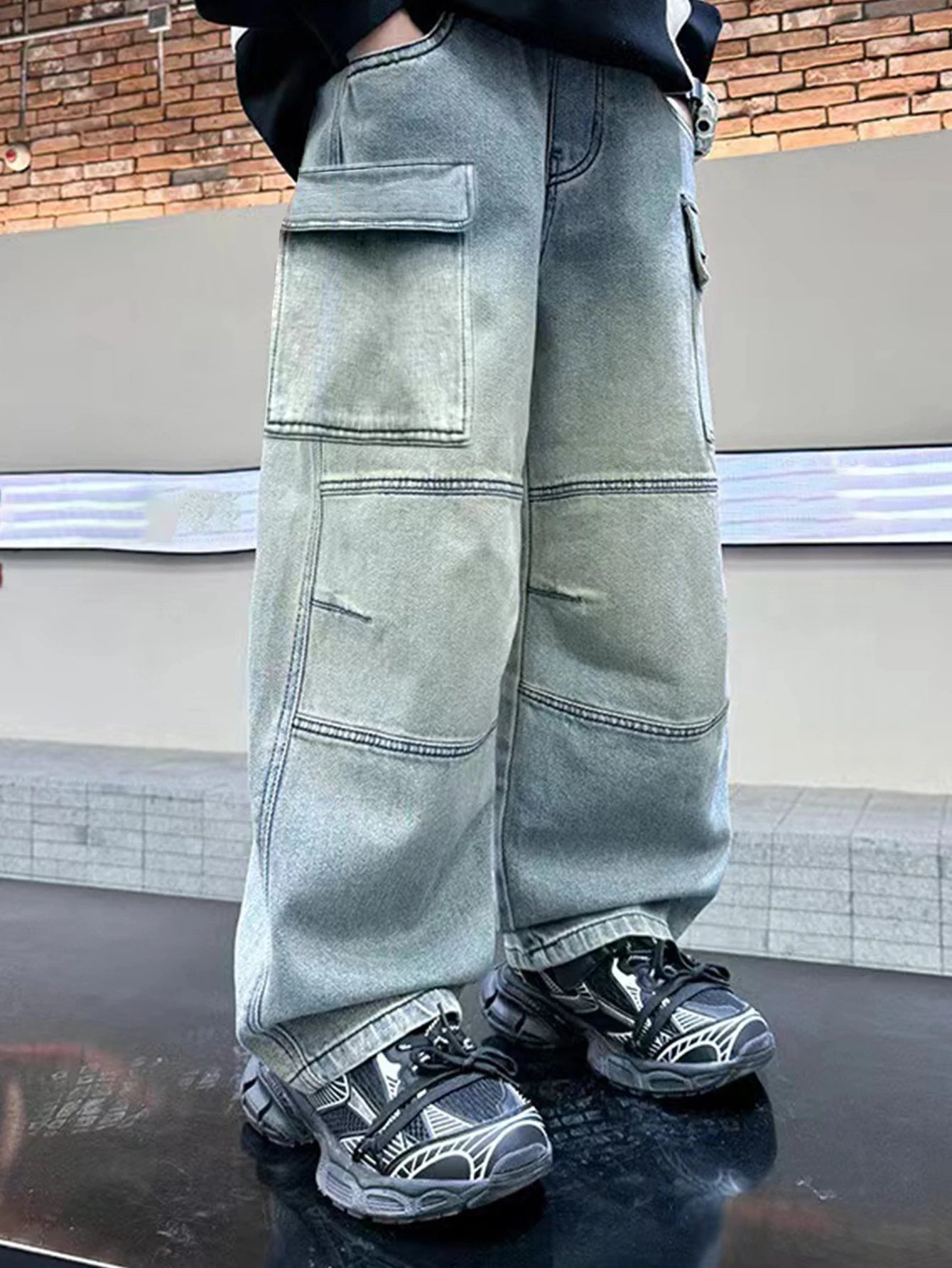 Loose-fit, wide-leg, long straight-leg jeans in washed light blue for teenage boys