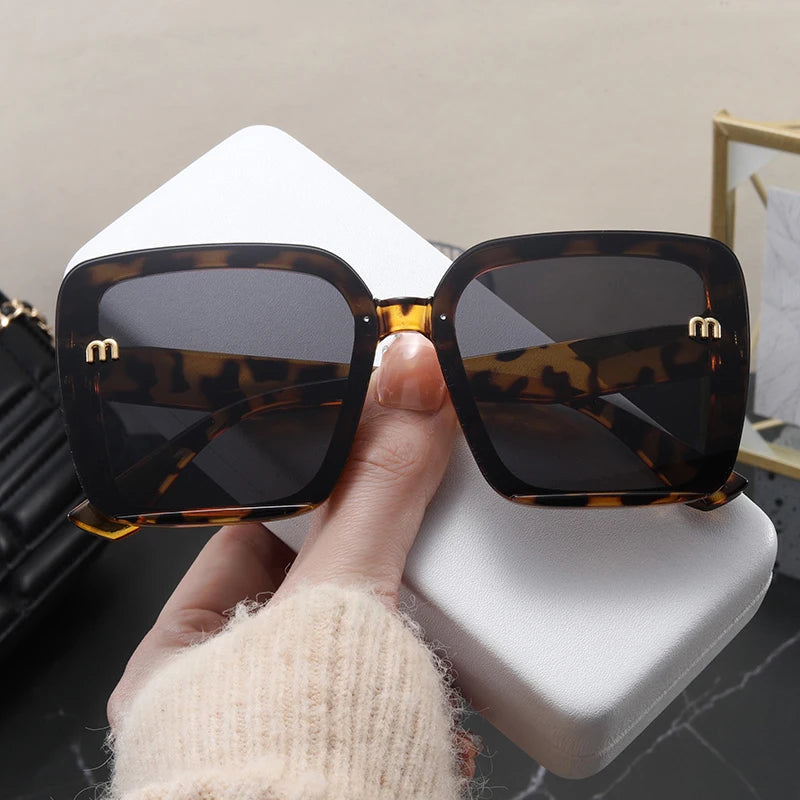 Brand Sunglasses Women's Square Classic Large Frame Fashion Men's Rectangular Letter Design Retro Sun Glasses UV400