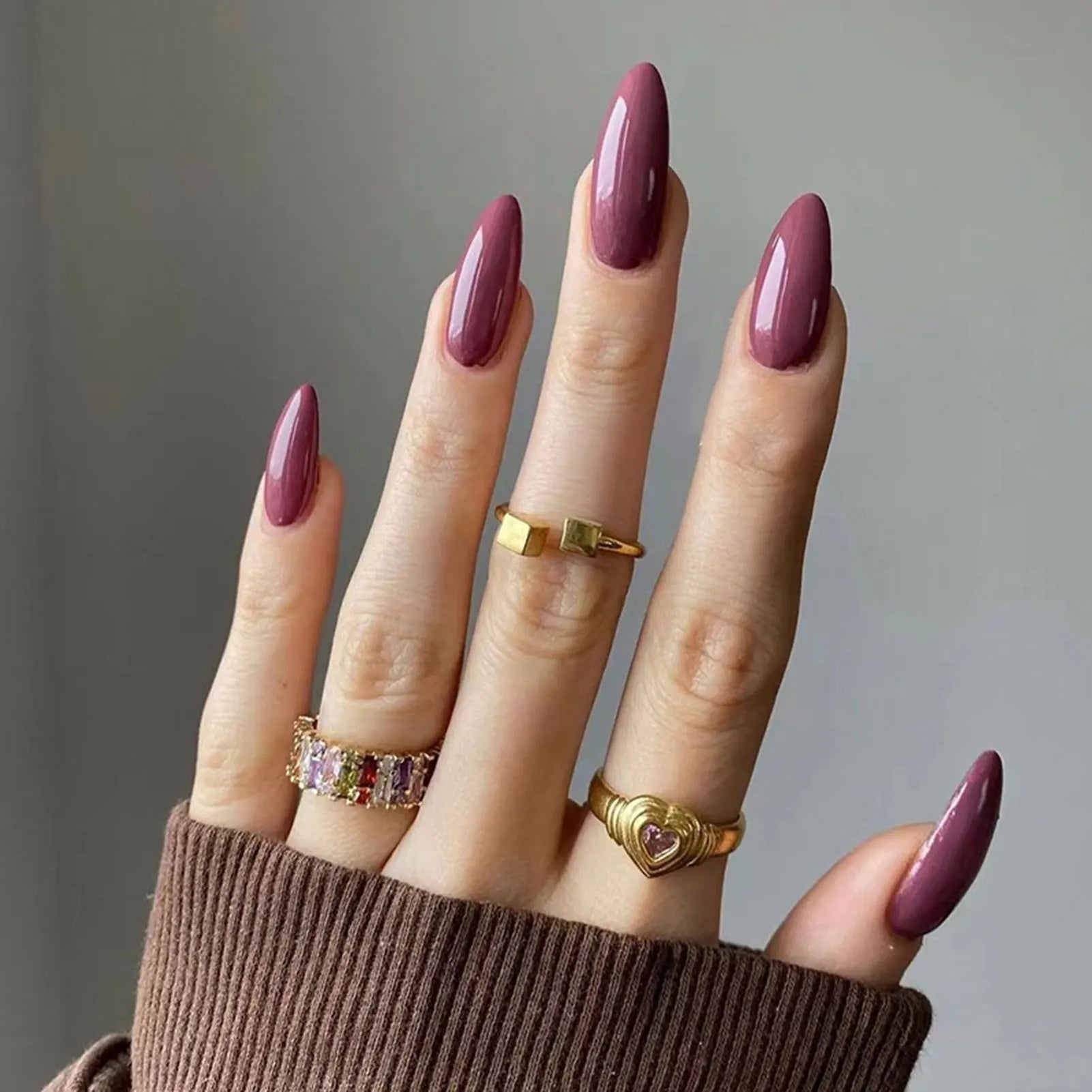 24pcs/box False Nails With Glue Mid-length Round Head Vintage Wine Red Fashion Artificial Nail Press On Fake Nail Art Decoration