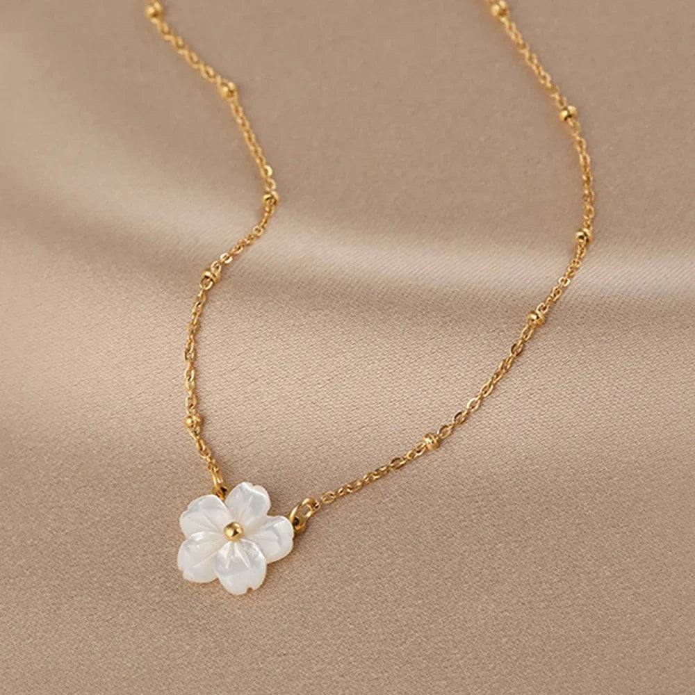 Fashion White Shell Sakura Pendant Necklace Vintage Stainless Steel Metal 2024 Exquisite Charm Flower Jewelry Gift