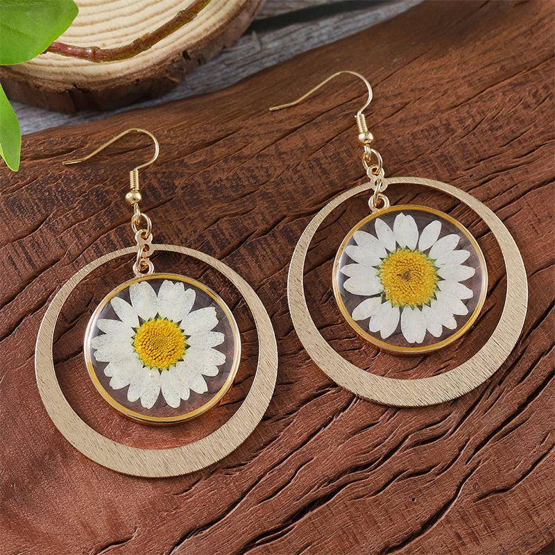 1Pair Creative White Daisy Pressed Studs Earring Boho Style Pressed Flower Earrings Vintage Fashion Ear Jewelry Party Gift