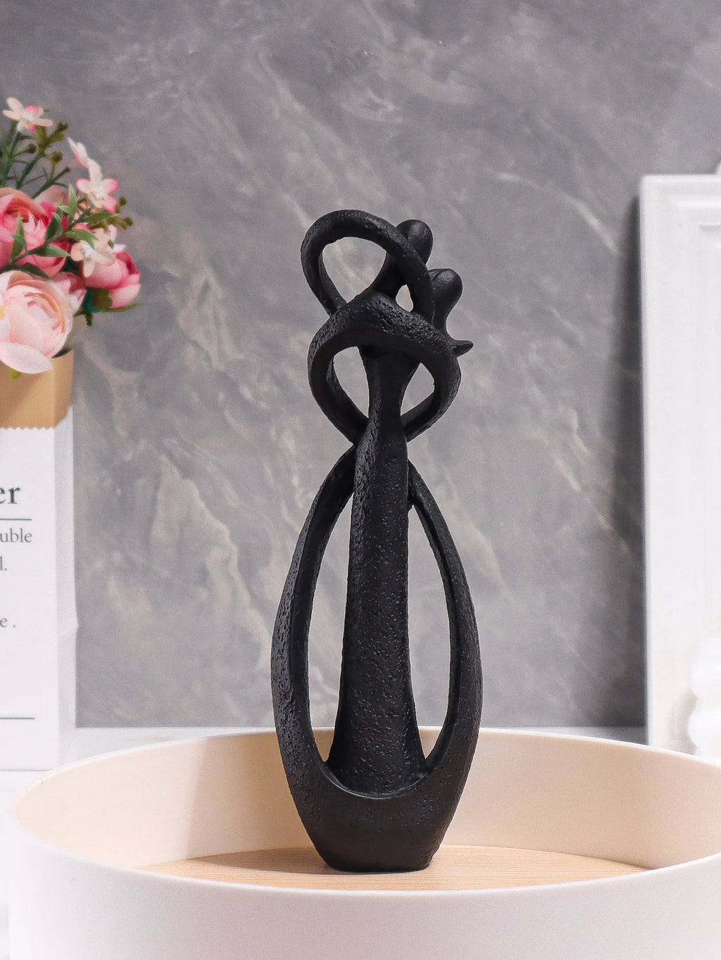 Nordic Style Creative Home Decor: Embracing Couple Sculpture for Office, Bookshelf, Living Room, Bedroom, Tabletop Decoration