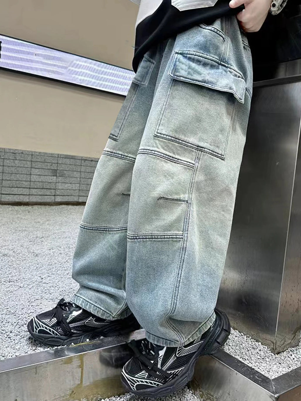 Loose-fit, wide-leg, long straight-leg jeans in washed light blue for teenage boys