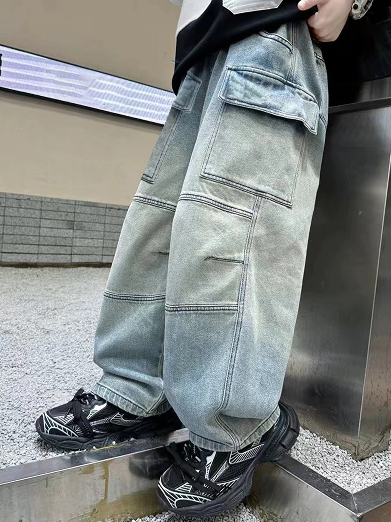 Loose-fit, wide-leg, long straight-leg jeans in washed light blue for teenage boys